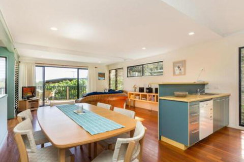 Straddie Beach House 3 - Darwin Holiday 2