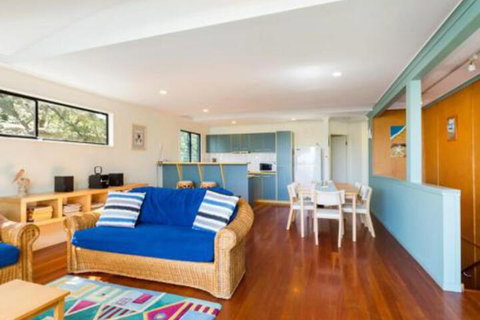 Straddie Beach House 3 - Darwin Holiday 3
