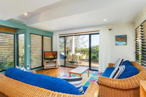 Straddie Beach House 3 - Darwin Holiday 0