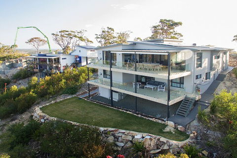 Hilltop Hideaway Breathtaking Views Moments To Beach! - Darwin Holiday 1