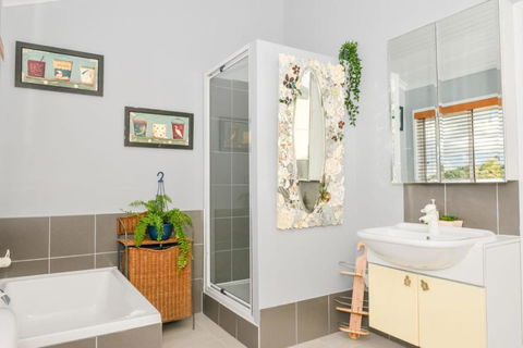 Land Of Lost Treasure - Darwin Holiday 6