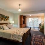 Land Of Lost Treasure - Darwin Holiday 0