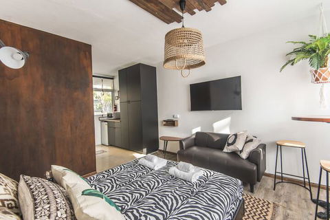 Manly Designer Studios - Darwin Holiday 7
