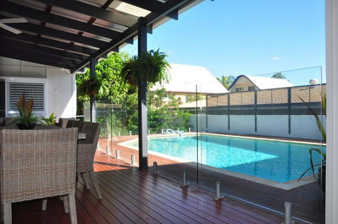 10 Double Island Drive Modern Family Home Centrally Located Swimming Pool & Outdoor Area - Darwin Holiday 1