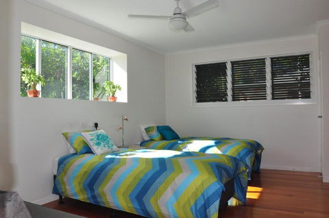 10 Double Island Drive Modern Family Home Centrally Located Swimming Pool & Outdoor Area - Darwin Holiday 2