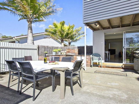 Middle Sea Perfect For Two Families - Darwin Holiday 5