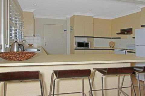 Culburra Getaway Close To Beach & Lake - Darwin Holiday 4