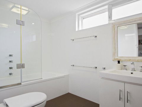 Beachbreak Fall Asleep To The Sound Of The Ocean - Darwin Holiday 6