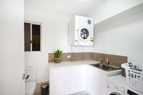 STUNNING HOME WITH SPECTACULAR VIEWS & CLOSE TO THE BEACH - Darwin Holiday 7