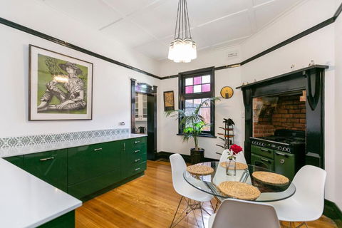 Insomnia On Elizabeth - Darwin Holiday 2