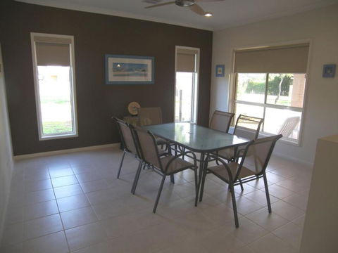 Modern Beachside 5 Bedrooms - Darwin Holiday 6