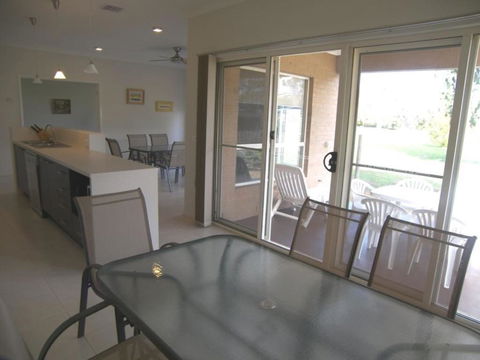 Modern Beachside 5 Bedrooms - Darwin Holiday 4