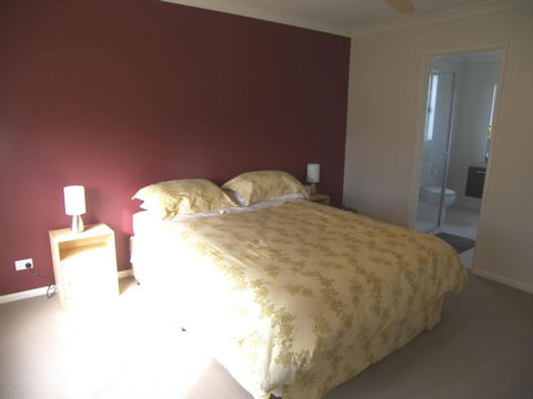 Modern Beachside 5 Bedrooms - Darwin Holiday 1