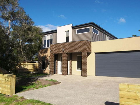 Modern Beachside 5 Bedrooms - Darwin Holiday 3