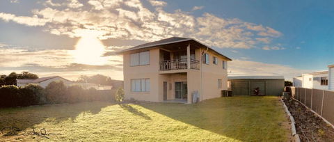 Rocks Retreat House With Sea Views - Darwin Holiday 2