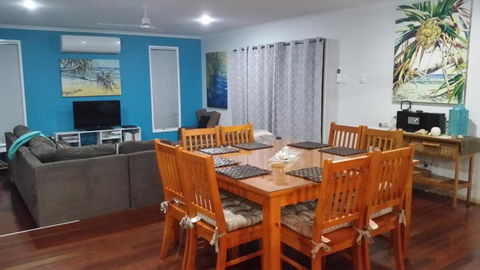 1 Naiad Court Lowset Family Home With Swimming Pool & Covered Deck. Pet Friendly - Darwin Holiday 1