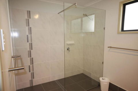 1 Naiad Court Lowset Family Home With Swimming Pool & Covered Deck. Pet Friendly - Darwin Holiday 2