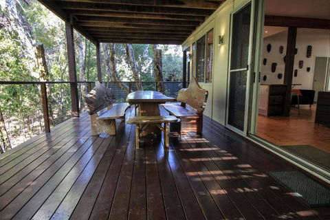 17 Naiad Court Modern Open Plan Family Home With Covered Outdoor Area & Double Lock Up Garage - Darwin Holiday 4