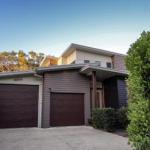 17 Naiad Court Modern Open Plan Family Home With Covered Outdoor Area & Double Lock Up Garage - Darwin Holiday 0