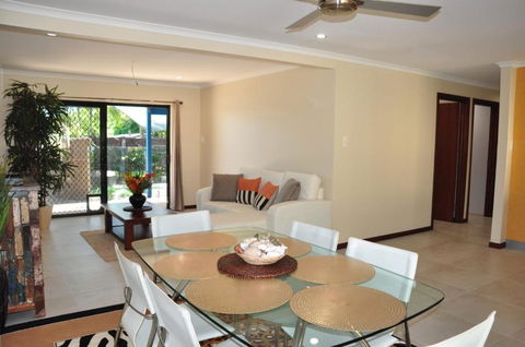 43 Double Island Drive Two Level Holiday Home With Swimming Pool. Located Close To Beach & CBD - Darwin Holiday 6