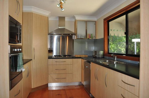 43 Double Island Drive Two Level Holiday Home With Swimming Pool. Located Close To Beach & CBD - Darwin Holiday 1