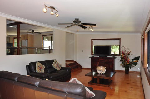 43 Double Island Drive Two Level Holiday Home With Swimming Pool. Located Close To Beach & CBD - Darwin Holiday 5