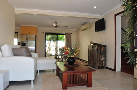 43 Double Island Drive Two Level Holiday Home With Swimming Pool. Located Close To Beach & CBD - Darwin Holiday 2