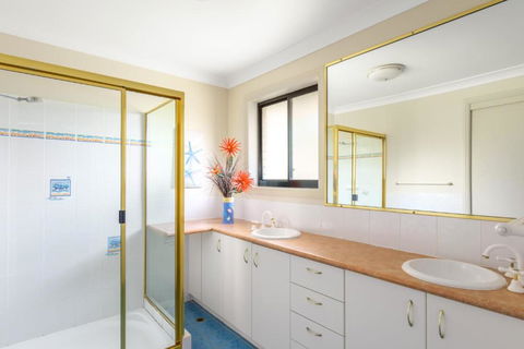 2 / 80 Cooloola Drive Comfortable & Cosy Unit Enjoying Ocean Views & Views To Fraser Island - Darwin Holiday 2