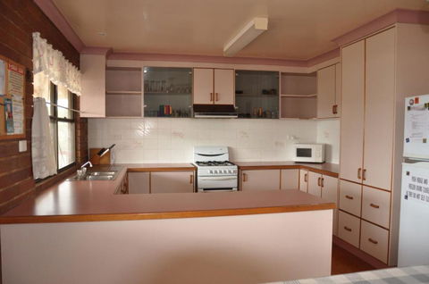 31 Bombala Crescent Two Storey Home With Covered Outdoor Deck Fully Fenced Backyard. Pet Friendly - Darwin Holiday 3
