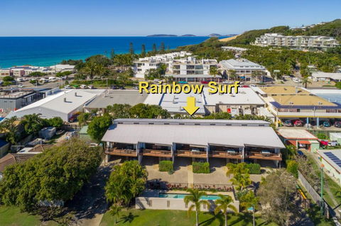 Unit 5 Rainbow Surf Modern Double Storey Townhouse With Large Shared Pool Close To Beach & Shop - Darwin Holiday 4