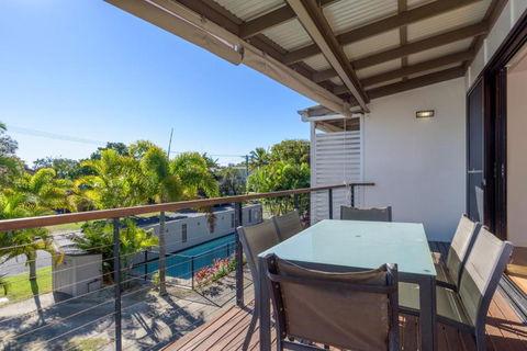 Unit 5 Rainbow Surf Modern Double Storey Townhouse With Large Shared Pool Close To Beach & Shop - Darwin Holiday 3