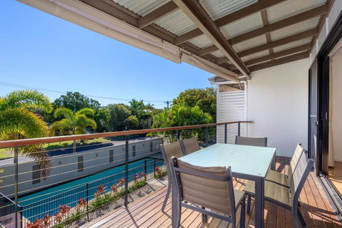 Unit 4 Rainbow Surf Modern Double Storey Townhouse With Large Shared Pool Close To Beach & Shop - Darwin Holiday 6