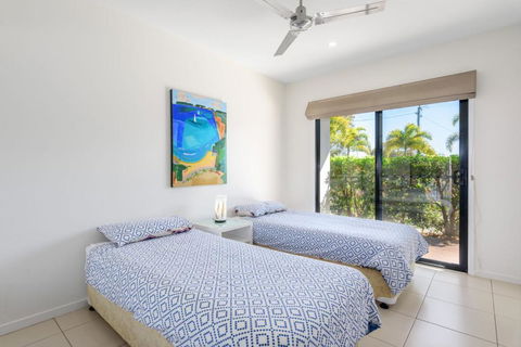 Unit 3 Rainbow Surf Modern Double Storey Townhouse With Large Shared Pool Close To Beach & Shop - Darwin Holiday 5