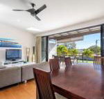 Unit 3 Rainbow Surf Modern double storey townhouse with large shared pool close to beach  shop - Darwin Holiday
