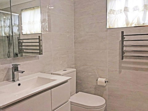 3 Tomaree Street Cute 4 Bedroom House With Aircon In The Heart Of Town - Darwin Holiday 6