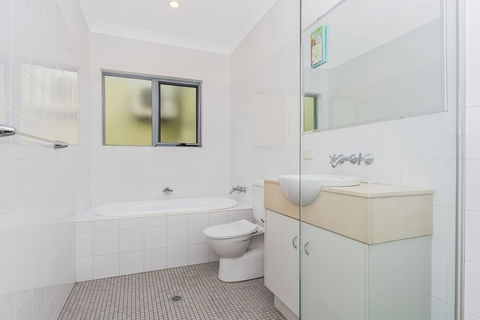 Angourie Blue Unit 2 - Darwin Holiday 6