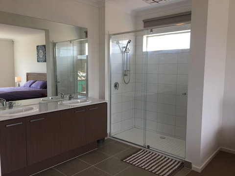 Apple House Point Cook - Darwin Holiday 1