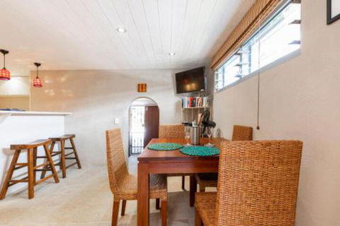 Cosy Hideaway Sunshine Beach - Darwin Holiday 3