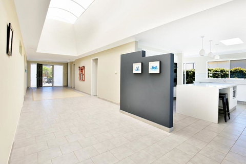 Neptune Absolute Beachfront - Darwin Holiday 6