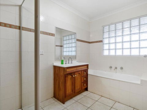 Bellevue - Darwin Holiday 1