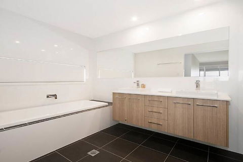 House On The Hill Lennox Head WiFi Air Conditioning - Darwin Holiday 4