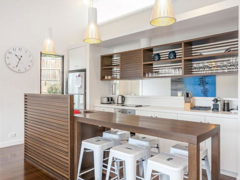 SUNRISE At BREAKERS Townhouse Close To Town - Darwin Holiday 3