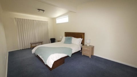 Position On Alexander - Darwin Holiday 4