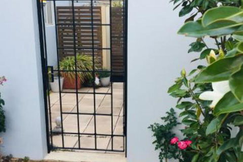 Glenelg Private Studio - Darwin Holiday 2