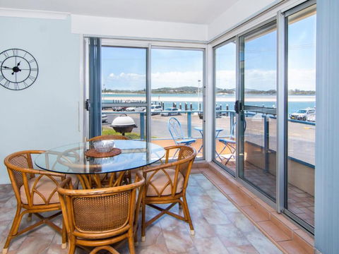 Fairholme 8 Perfect Lakefront Position - Darwin Holiday 5