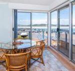 Fairholme 8 Perfect Lakefront Position - Darwin Holiday