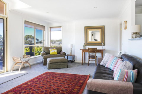 58 Seaview St. Summer Days - Darwin Holiday 3