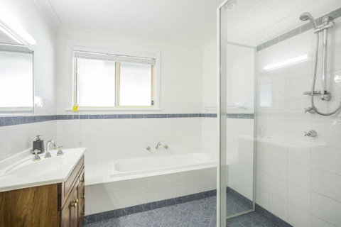 58 Seaview St. Summer Days - Darwin Holiday 4