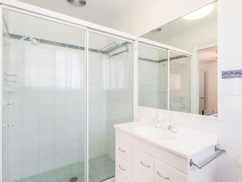 1 / 54 Parkes Airconditioned - Darwin Holiday 5