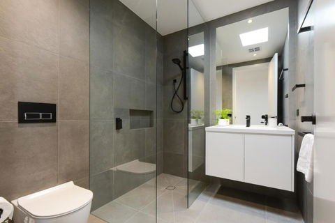 BOUTIQUE STAYS Murrumbeena Place 2 - Darwin Holiday 1